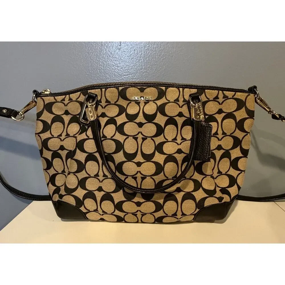 EUC Coach SIgnature Kelsey Satchel and Wallet